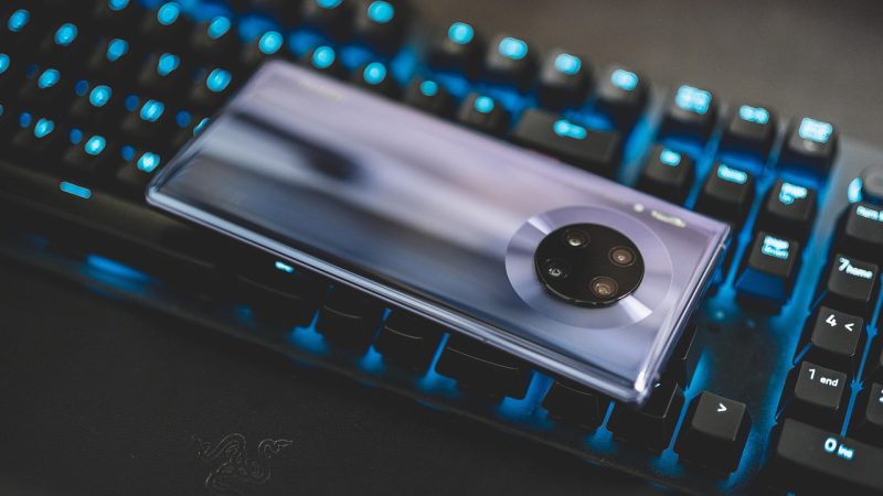 最新里番作品信息卡：名称与连载状态怎么读
